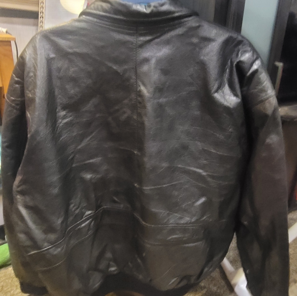 Leather jacket - Picture 2 of 5